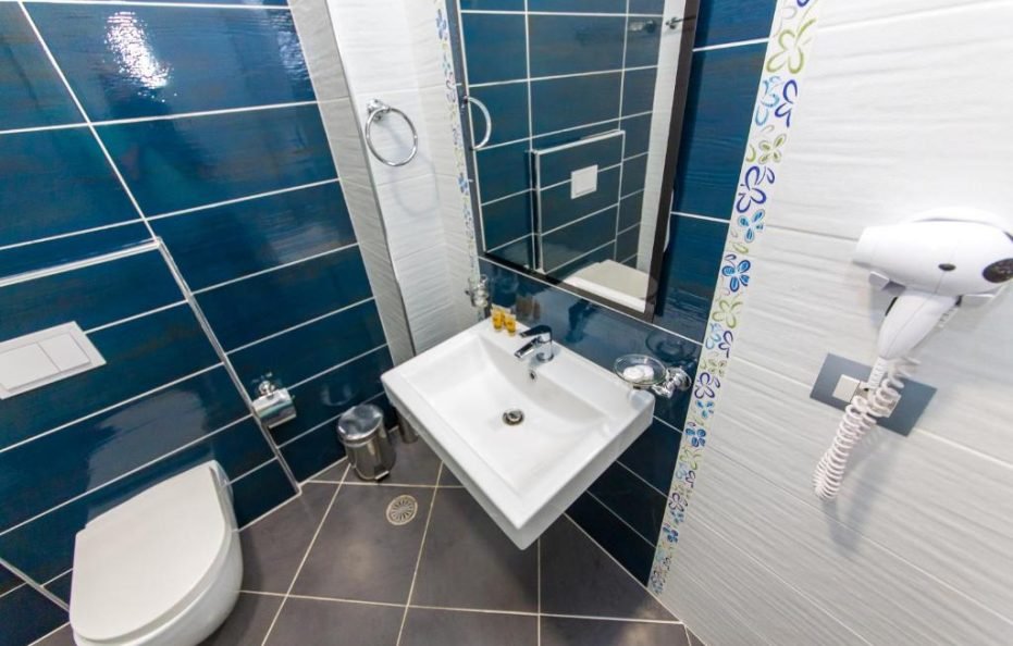 DOUBLE / TWIN STREET VIEW