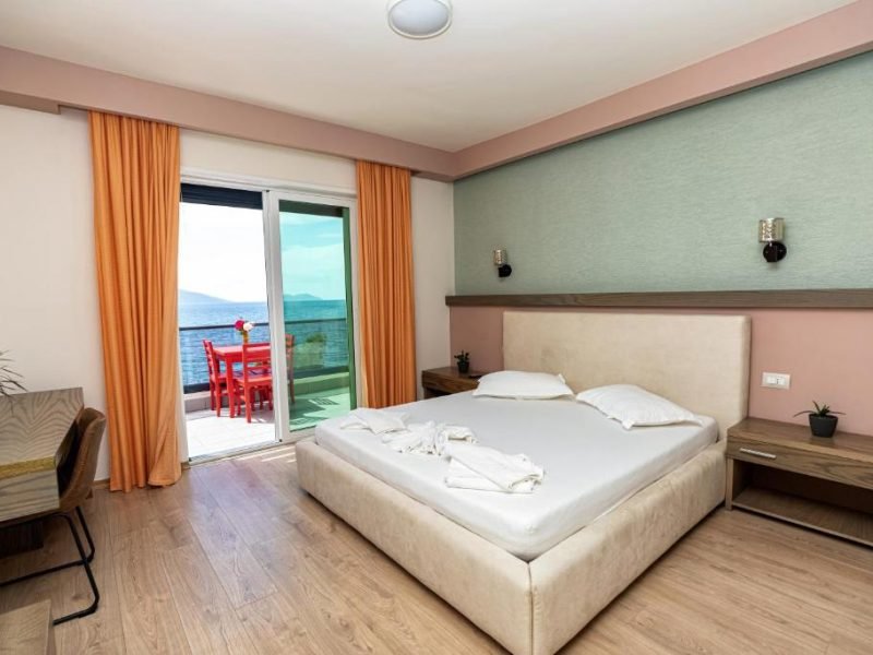 TWO-BEDROOM APARTMENT SEA VIEW