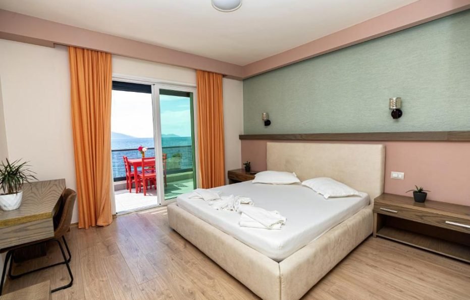 TWO-BEDROOM APARTMENT SEA VIEW