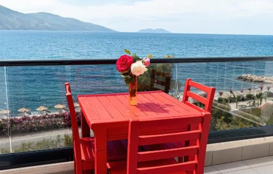 TWO-BEDROOM APARTMENT SEA VIEW