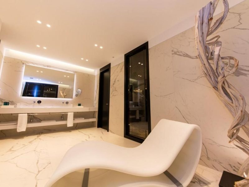 Suite With terrace and Lake View