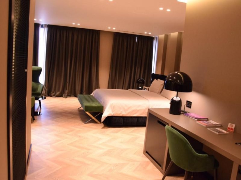 Suite without Balcony and Lake View