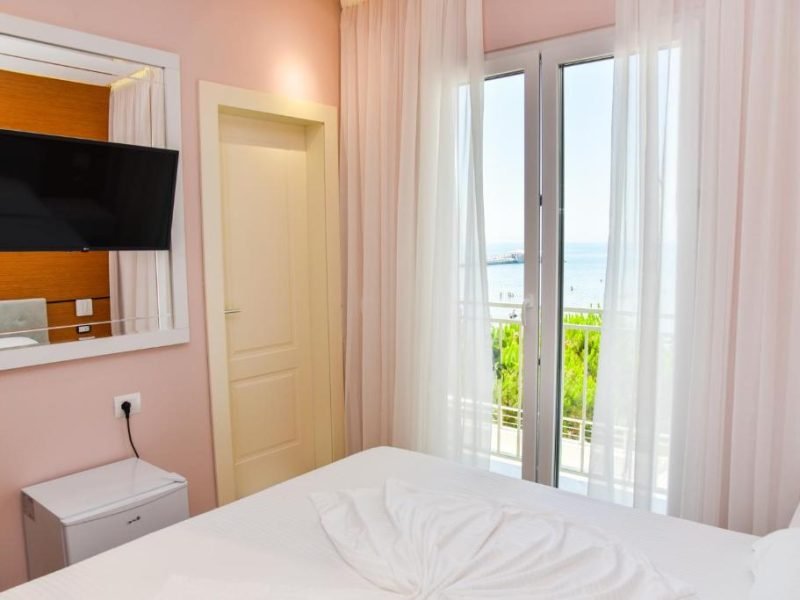 Deluxe Double Room with Balcony and Sea View